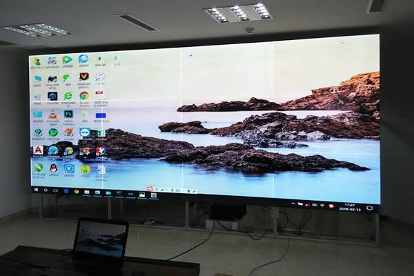 現(xiàn)代會(huì)議室使用0.88mm拼接屏好還是LED顯示屏好？