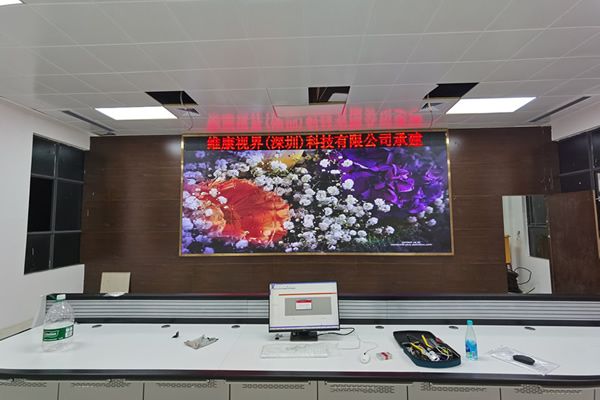 一套常見的室內(nèi)LED顯示屏系統(tǒng)包括哪些設(shè)備？