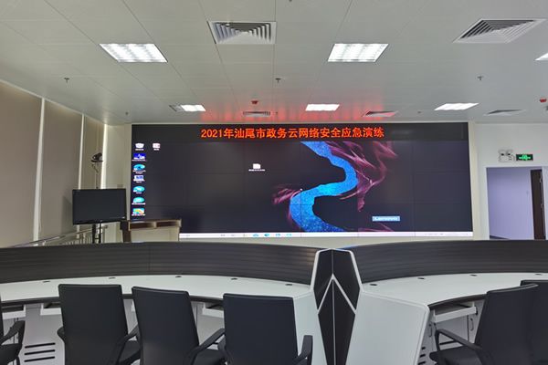 液晶拼接屏的不變形顯示是怎么做到的？