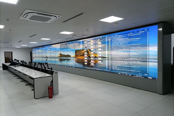 大數(shù)據(jù)顯示平臺使用液晶拼接與LED顯示屏？
