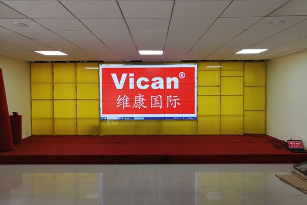 投影儀和拼接屏有什么區(qū)別，優(yōu)缺點(diǎn)有哪些