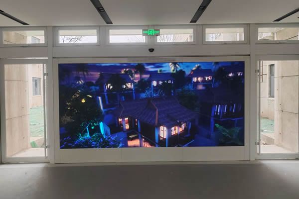 酒店使用LED顯示屏好，還是液晶拼接屏好？