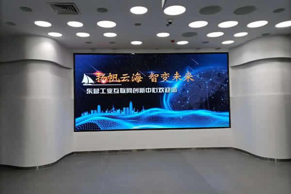 前臺(tái)大屏用LED屏好，還是液晶拼接屏好？