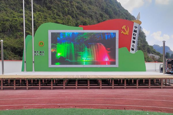 學(xué)校晚會(huì)舞臺(tái)用多大的LED顯示屏合適？