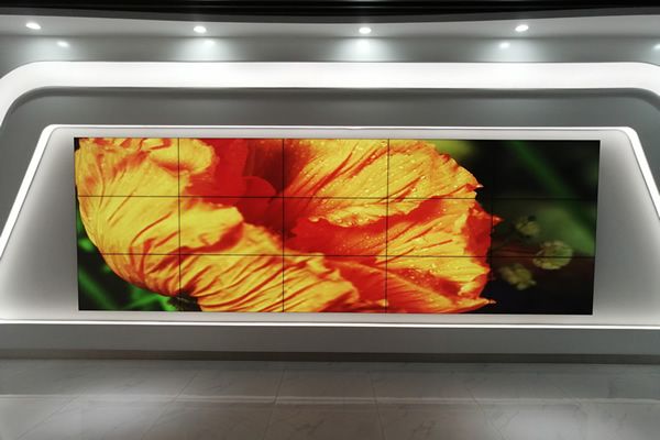 網(wǎng)絡(luò)直播間背景墻用液晶拼接屏好，還是LED顯示屏好？