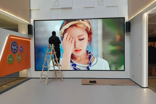 全彩室內(nèi)LED顯示屏價(jià)格多少錢一平方？