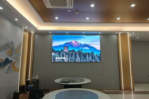 COB封裝占比突破63%：微間距LED進(jìn)入“COB主導(dǎo)”時(shí)代，P0.6成商用新拐點(diǎn)