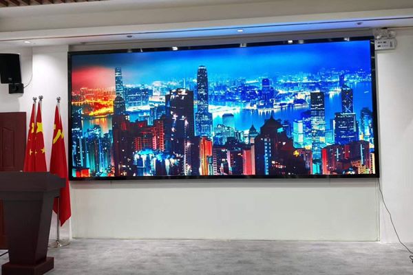 2026年會(huì)議廳大屏風(fēng)向：P1.2以下微間距成標(biāo)配，AI與XR重塑高端會(huì)議體驗(yàn)