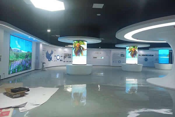 企業(yè)展廳設(shè)計邁入“沉浸式”時代：LED顯示技術(shù)如何重塑品牌敘事空間