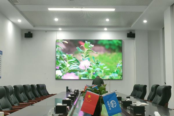 LED顯示屏和液晶拼接屏有什么區(qū)別？會(huì)議室/監(jiān)控中心怎么選？