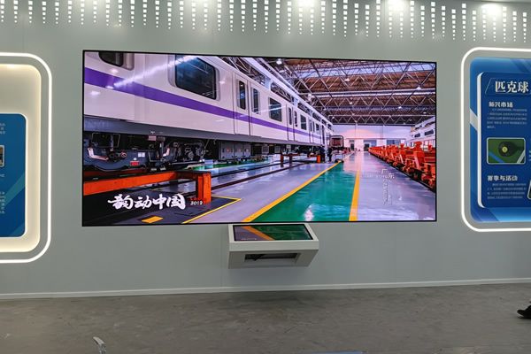 LED顯示屏選型常見(jiàn)誤區(qū)：參數(shù)越高越好？間距越小越清晰？