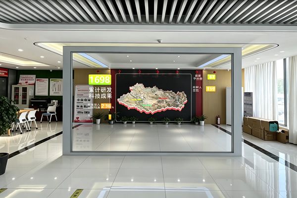 維康國際透明LED顯示屏是什么？櫥窗場景應(yīng)用詳解